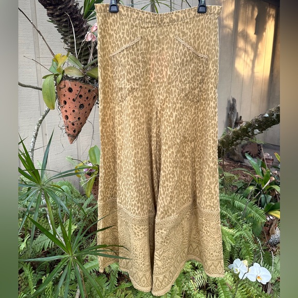 Spell Wild Things Wide Leg Pants BNWT Size Large - Picture 3 of 10